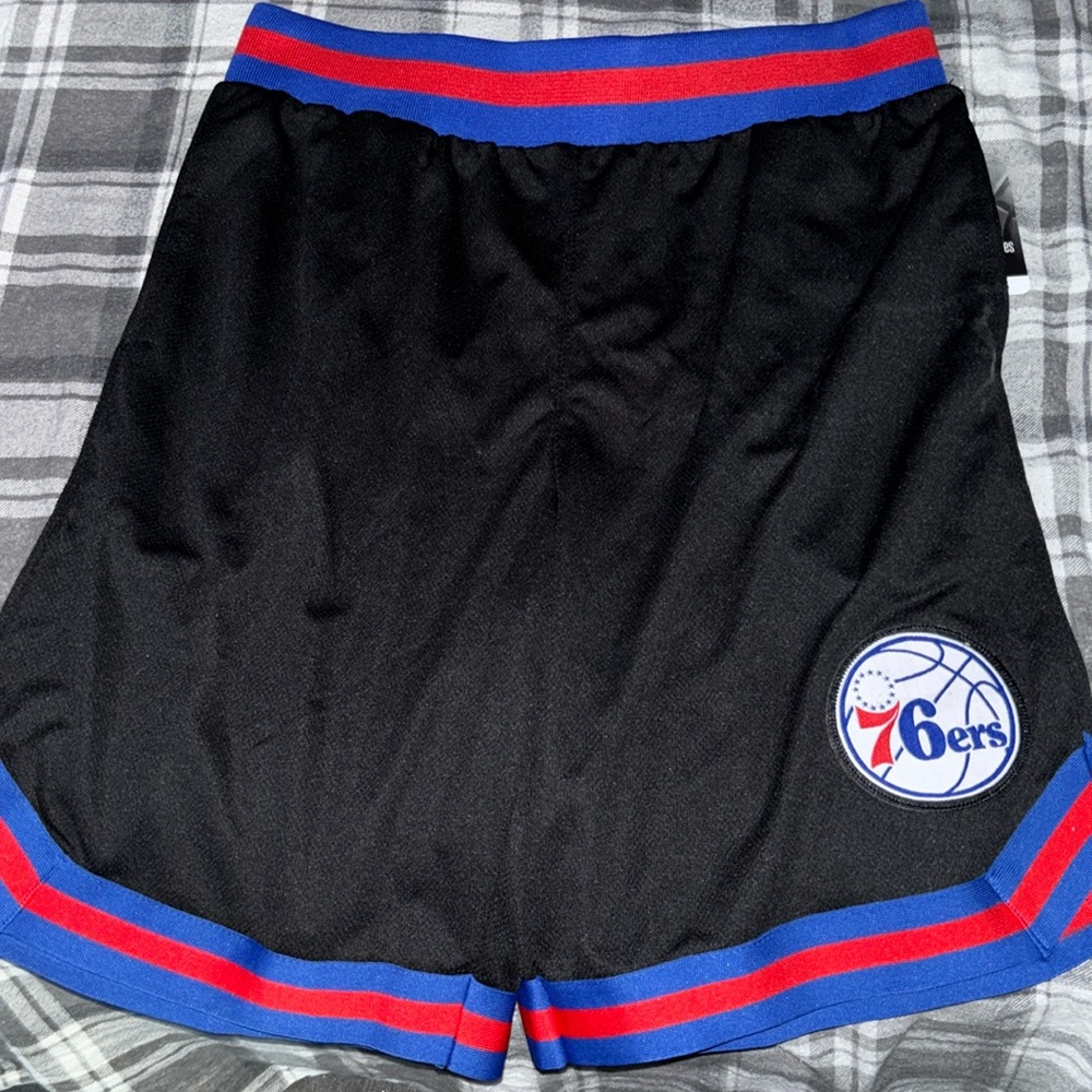 Sixers shorts NWT